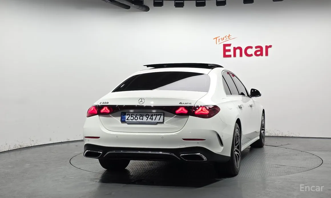 Фото 4 - Mercedes-Benz E-Class