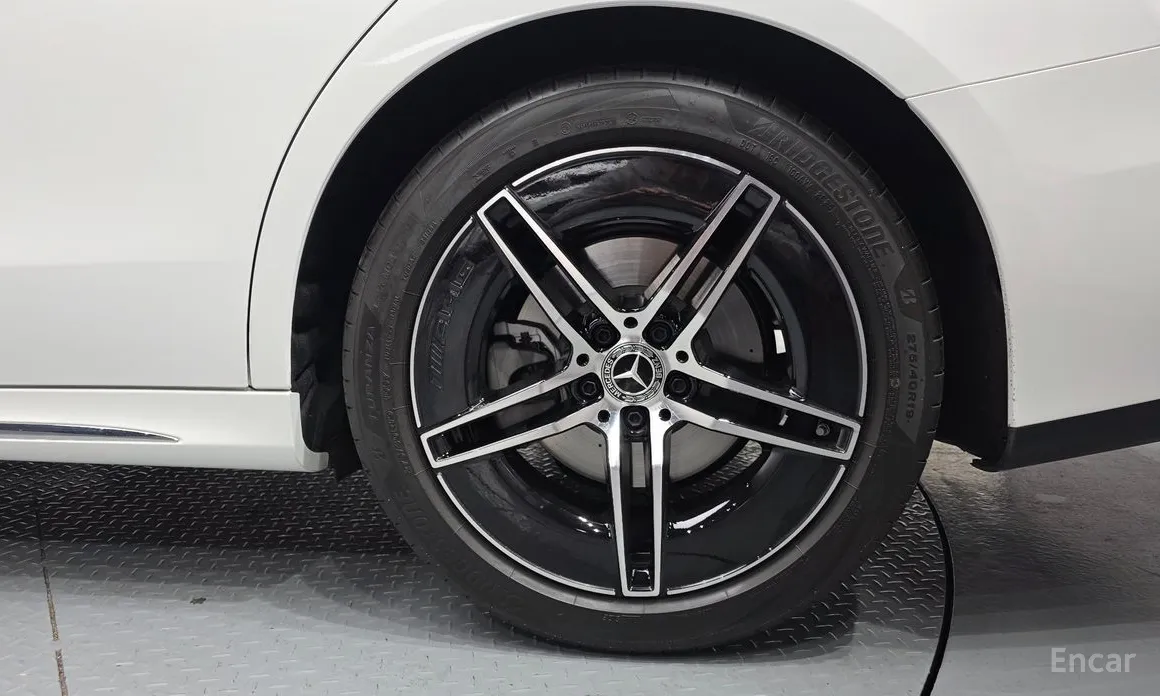 Фото 5 - Mercedes-Benz E-Class