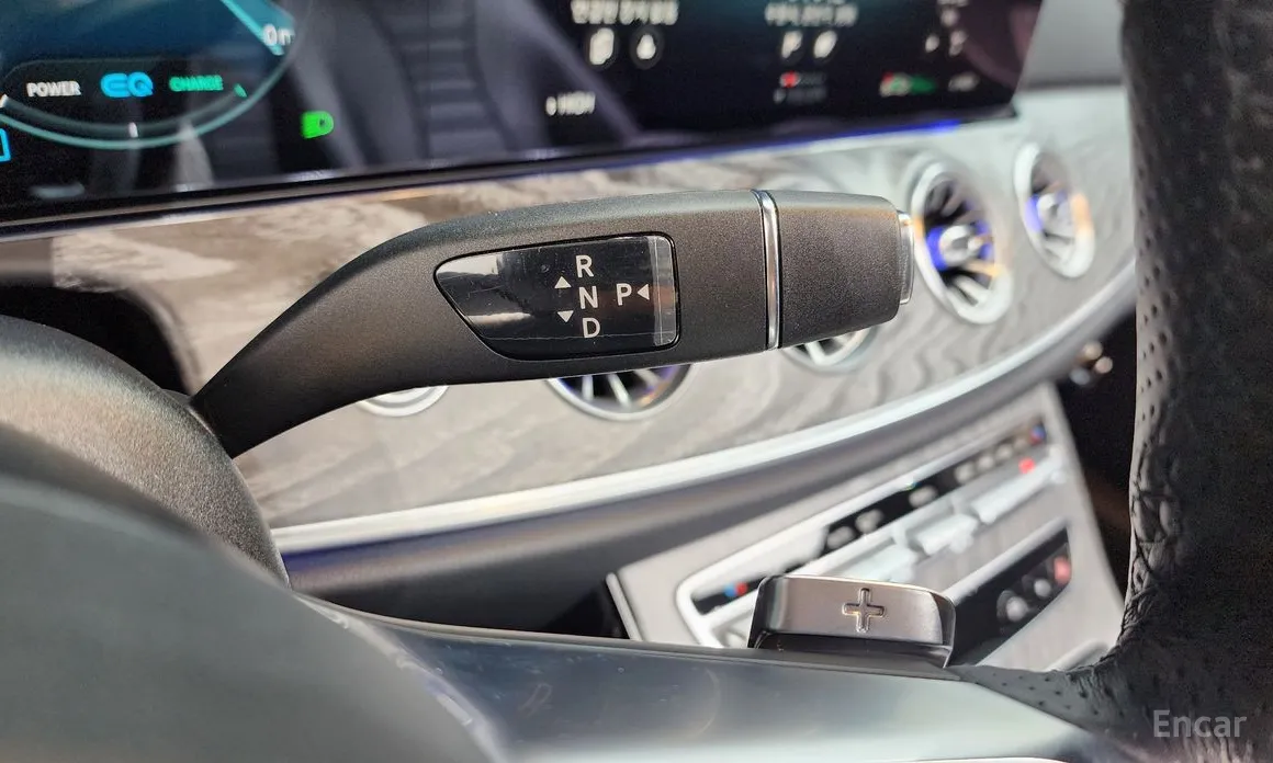 Фото 9 - Mercedes-Benz E-Class