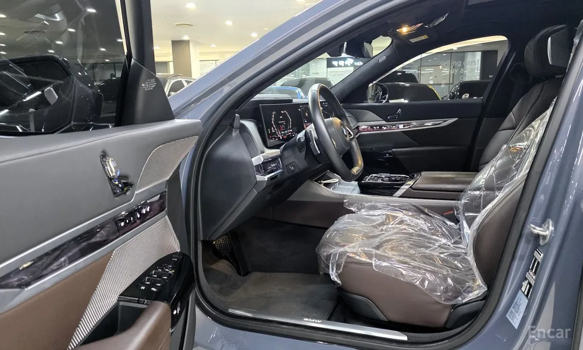 Фото 10 - BMW 7 Series