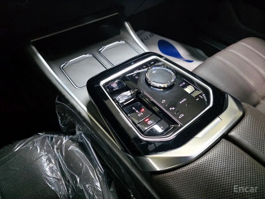 Фото 16 - BMW 7 Series