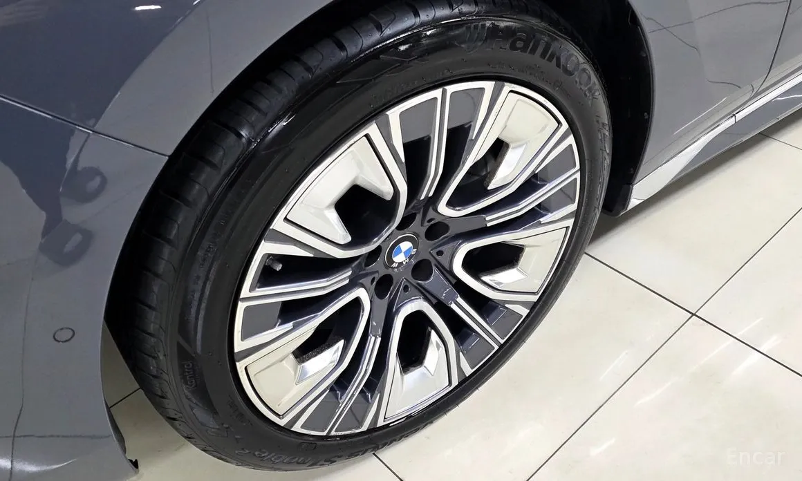 Фото 20 - BMW 7 Series