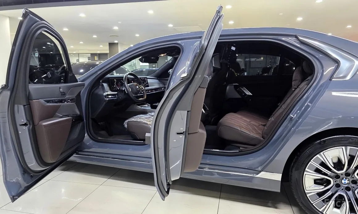 Фото 9 - BMW 7 Series