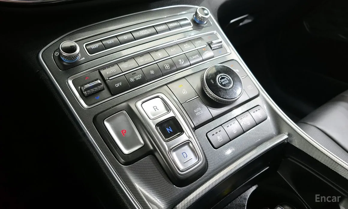 Фото 9 - Hyundai Santa Fe