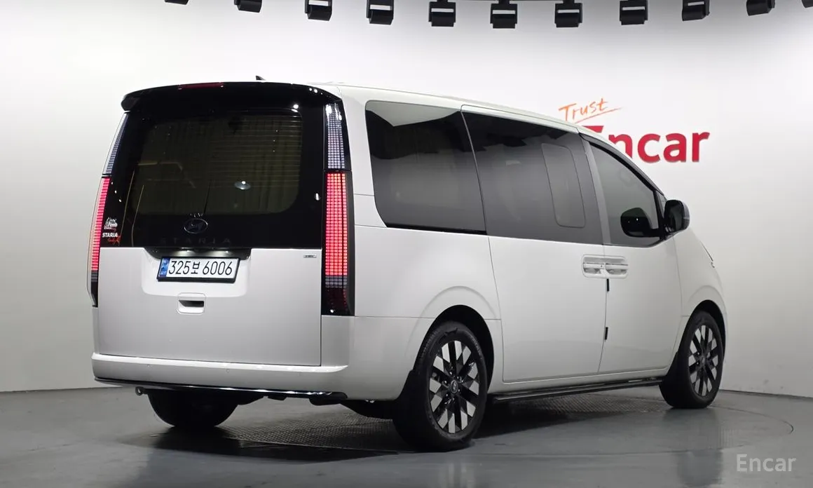 Фото 2 - Hyundai Staria