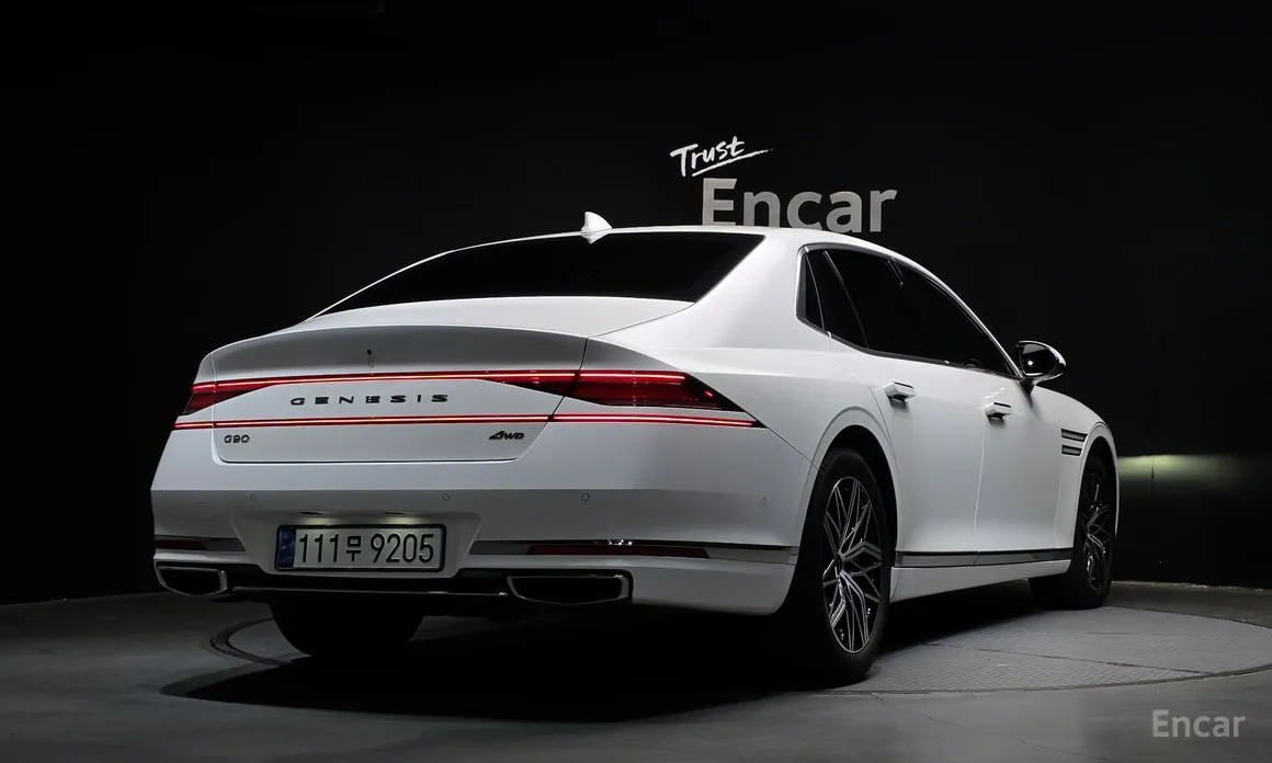 Фото 2 - Genesis G90