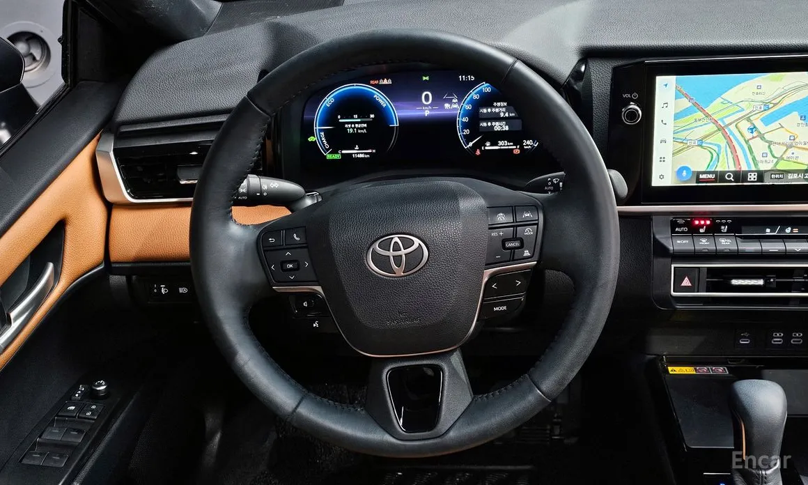 Фото 15 - Toyota Camry