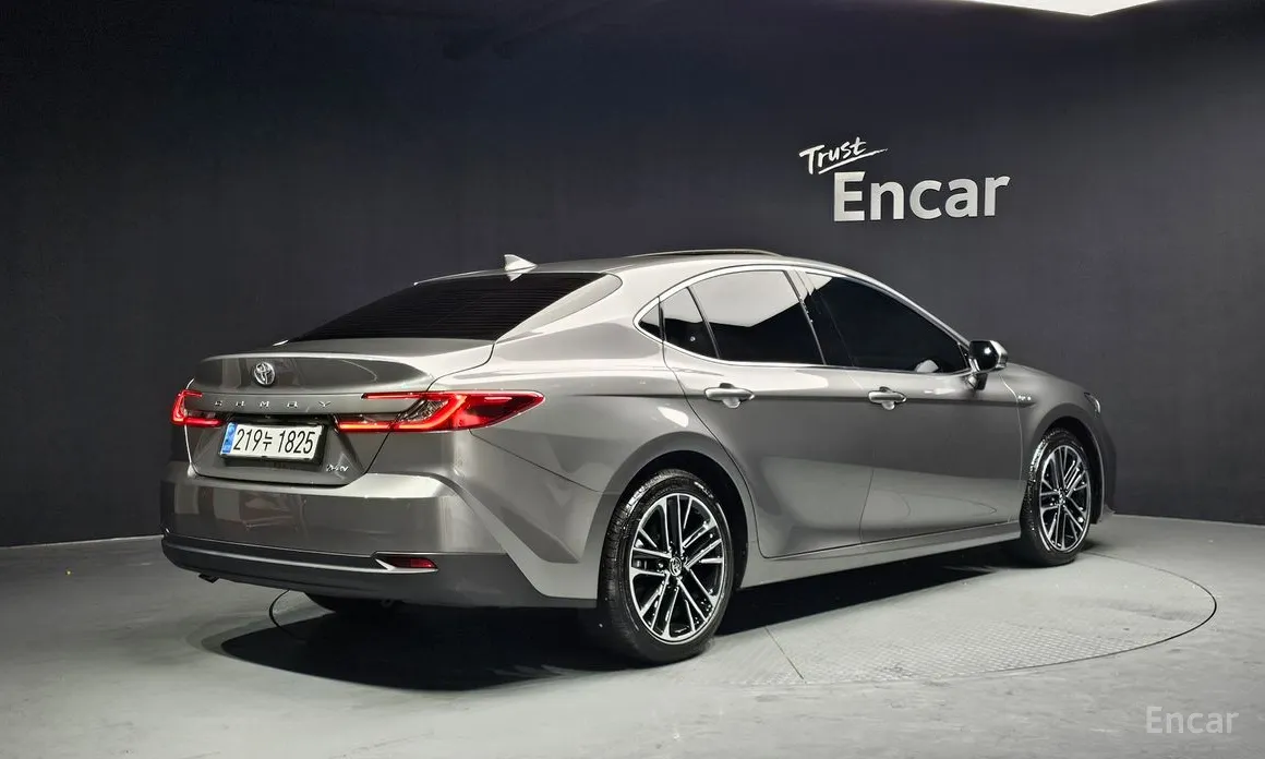 Фото 2 - Toyota Camry