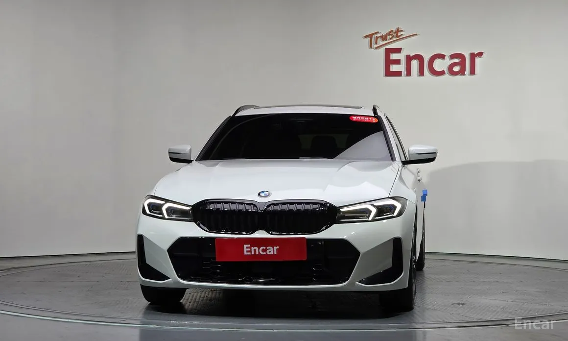 Photo 3 - BMW 3 Series