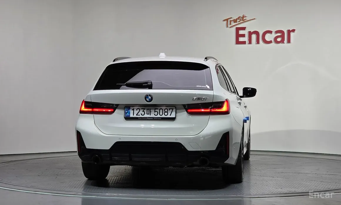 Photo 4 - BMW 3 Series