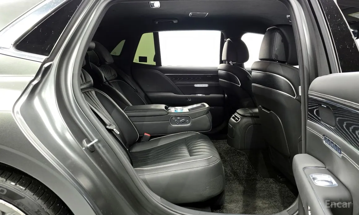 Photo 12 - Genesis G90