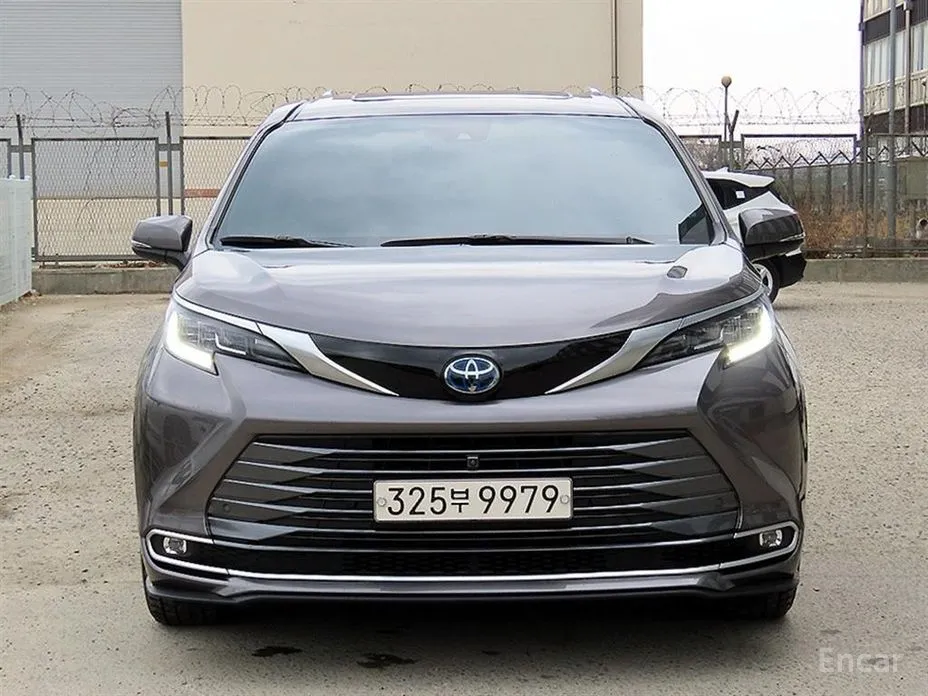 Фото 1 - Toyota Sienna