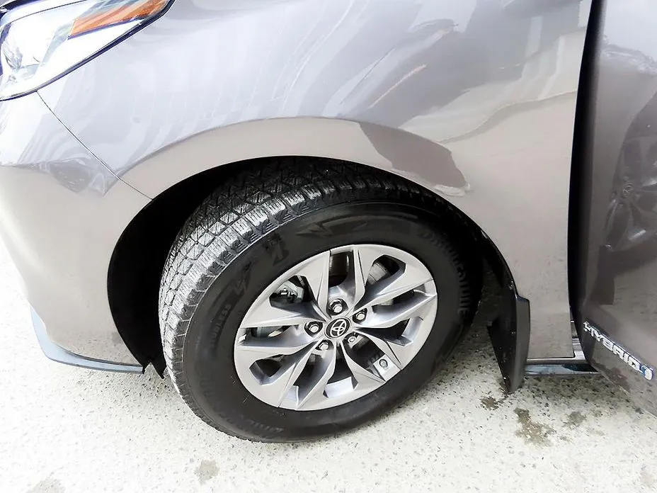 Фото 19 - Toyota Sienna