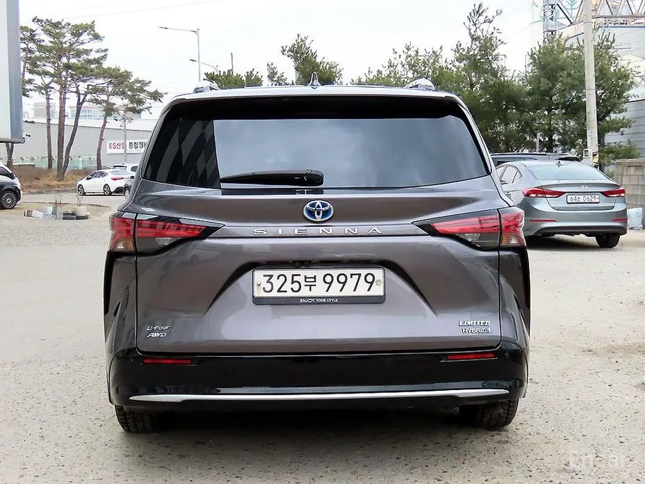 Фото 4 - Toyota Sienna