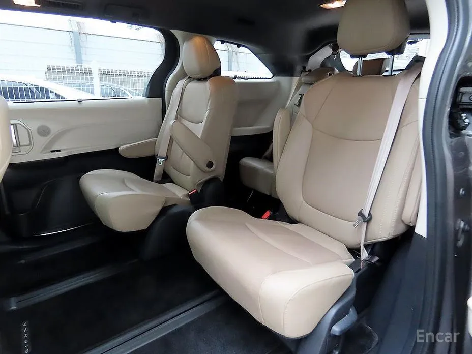 Фото 6 - Toyota Sienna