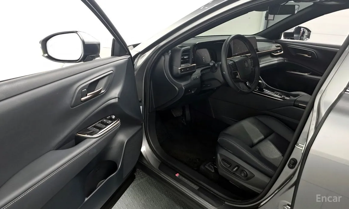 Фото 10 - Toyota Crown