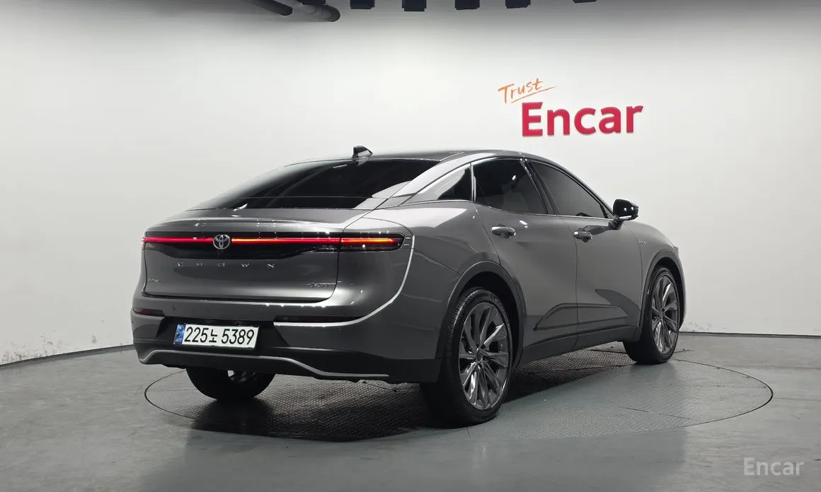 Фото 2 - Toyota Crown