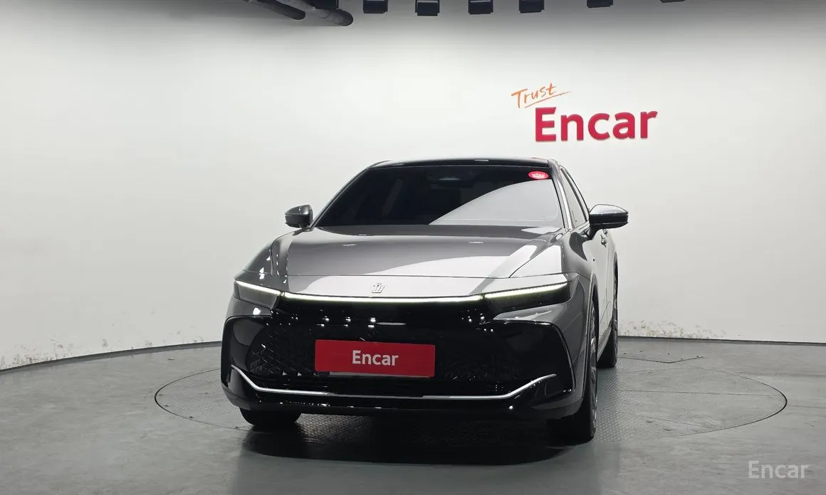 Фото 3 - Toyota Crown