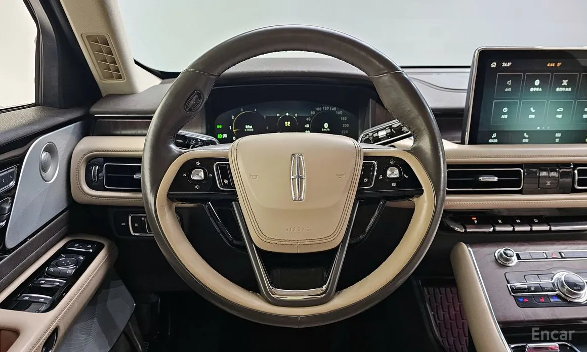 Фото 13 - Lincoln Aviator