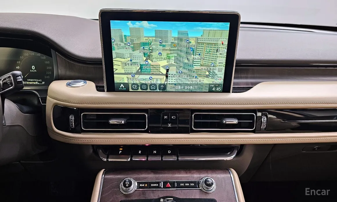 Фото 15 - Lincoln Aviator