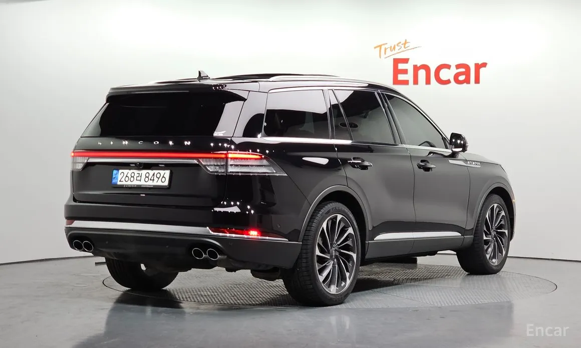 Фото 2 - Lincoln Aviator