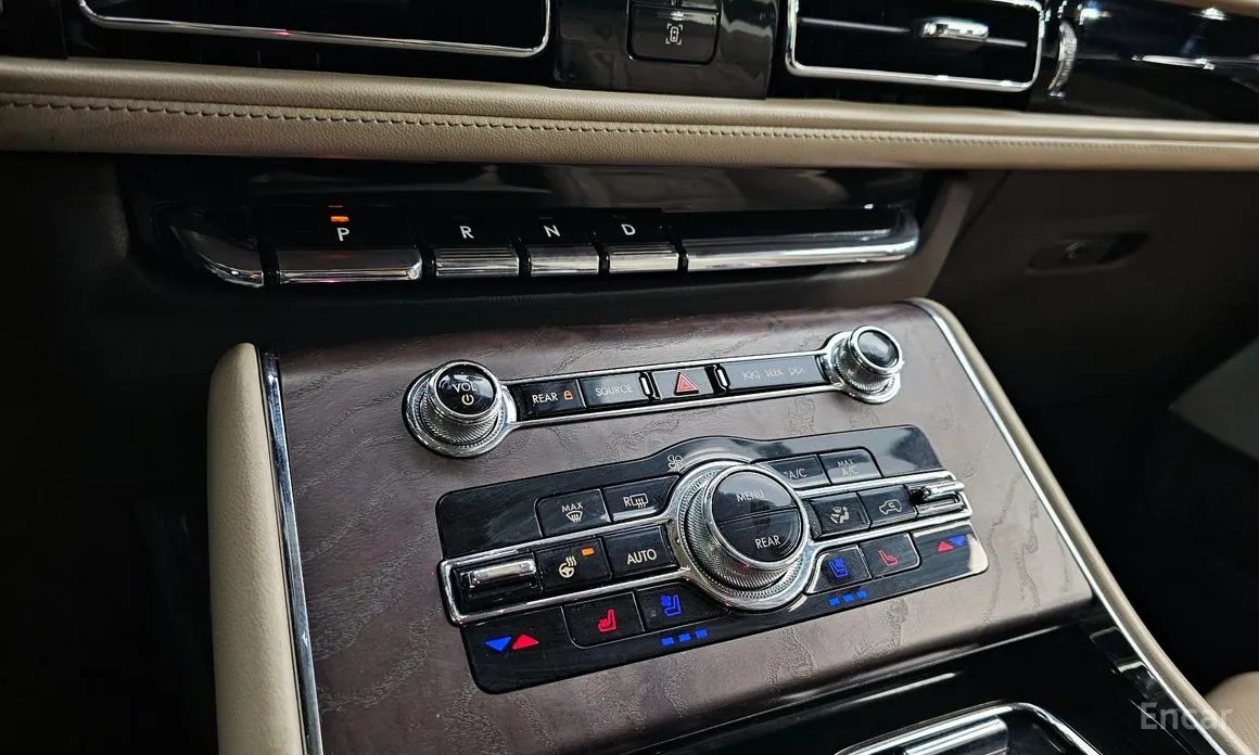 Фото 9 - Lincoln Aviator