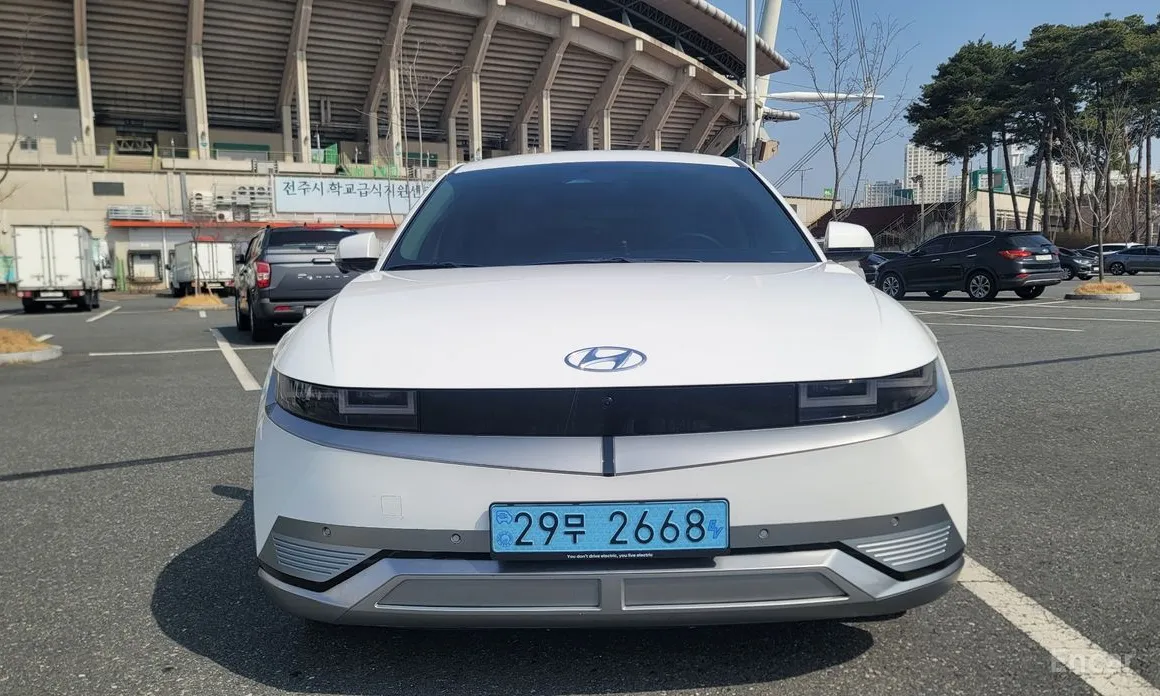 Фото 2 - Hyundai Ioniq 5
