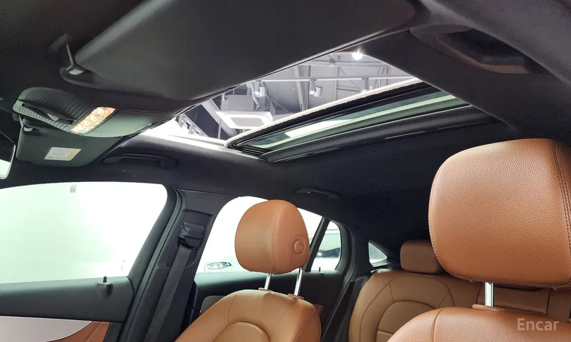 Photo 19 - Mercedes-Benz GLC-Class