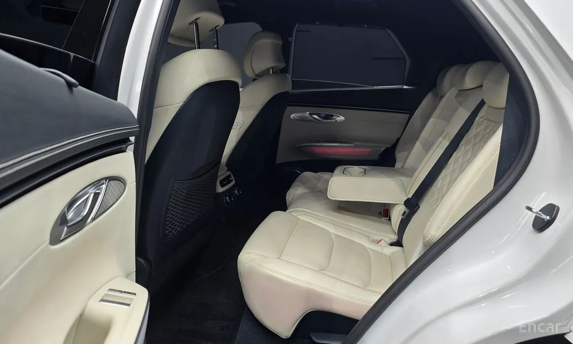 Фото 12 - Genesis GV70