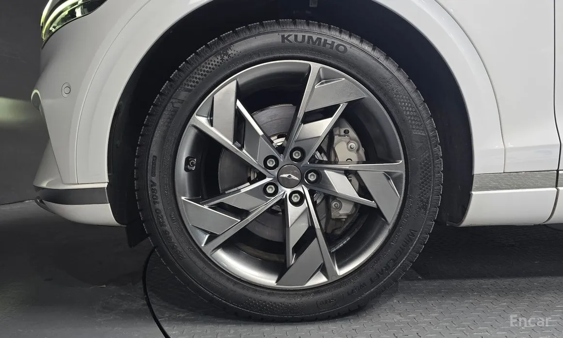 Фото 5 - Genesis GV70