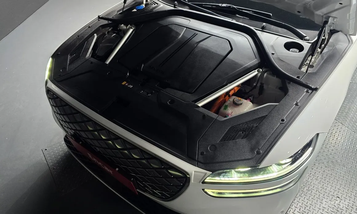 Фото 6 - Genesis GV70