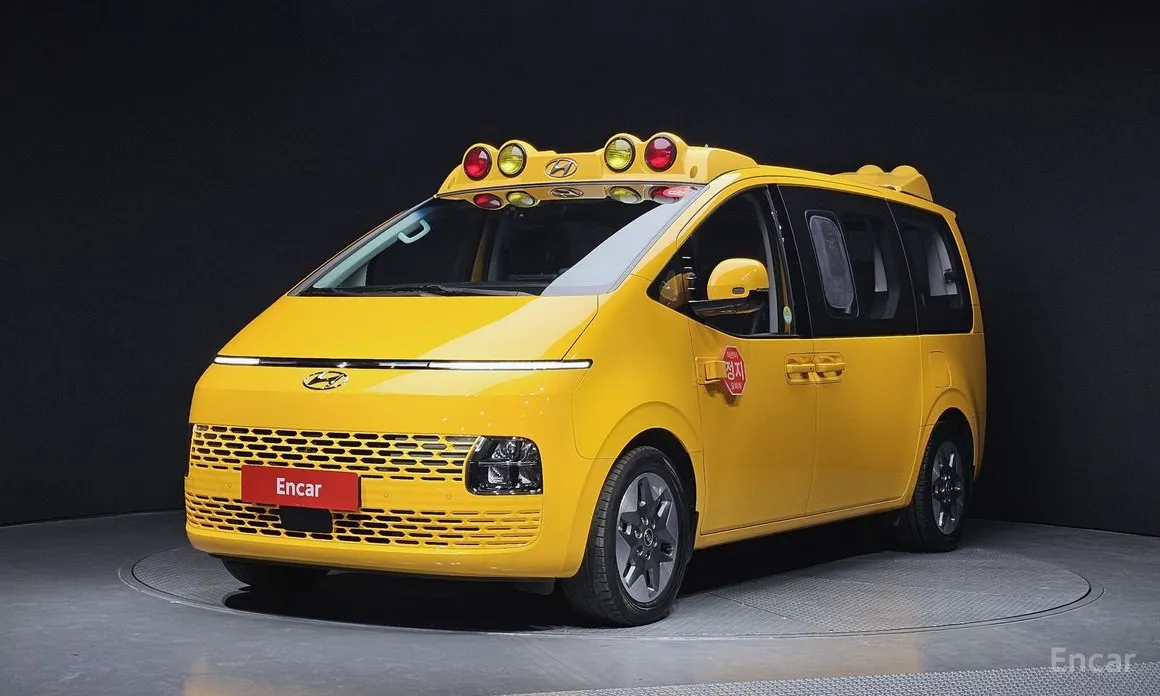 Фото 1 - Hyundai Staria