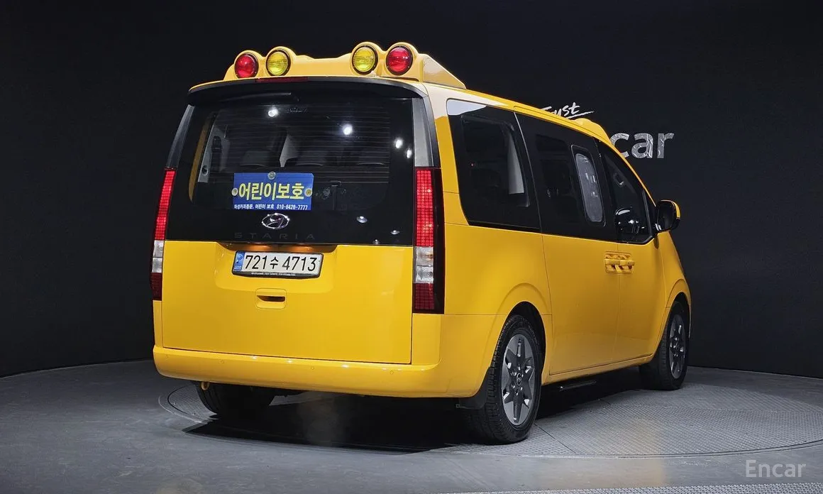 Фото 2 - Hyundai Staria