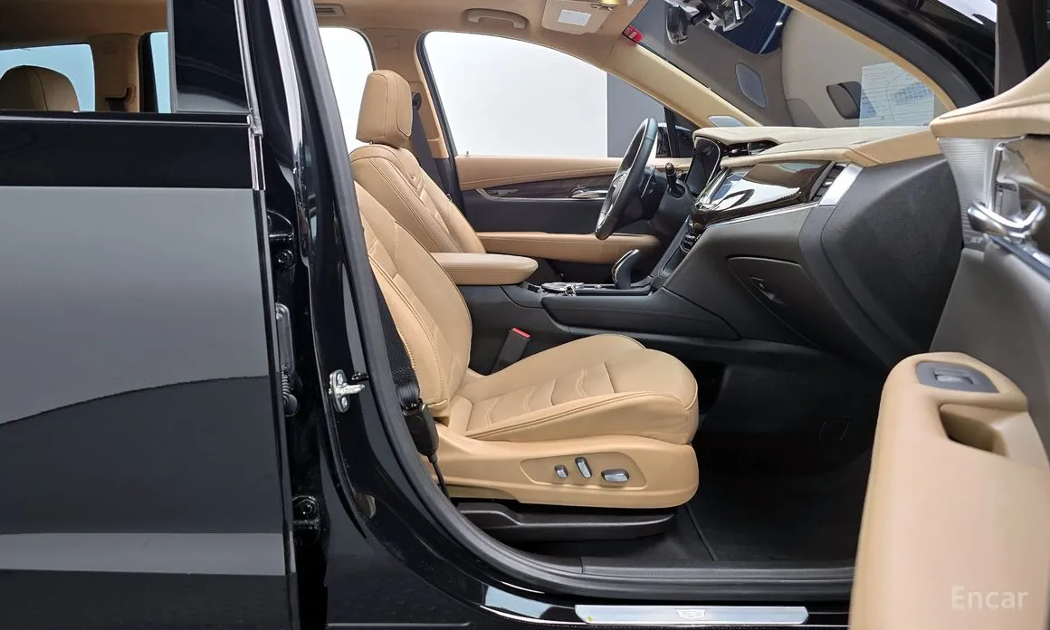 Фото 10 - Cadillac XT6