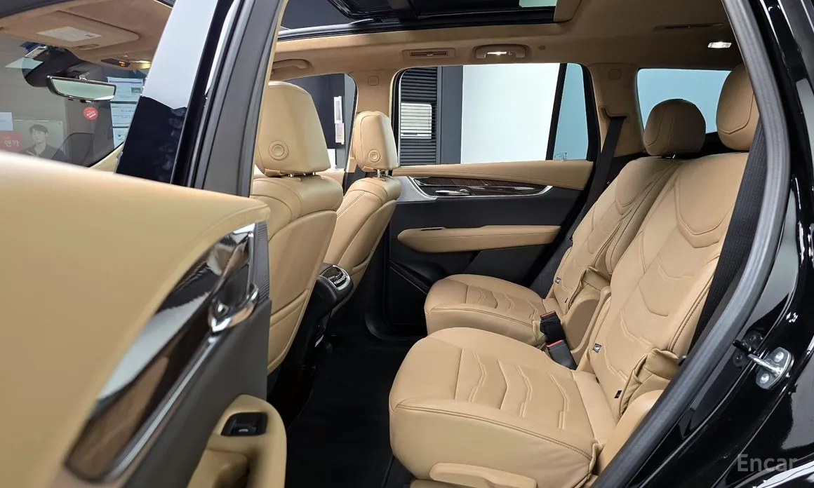 Фото 13 - Cadillac XT6