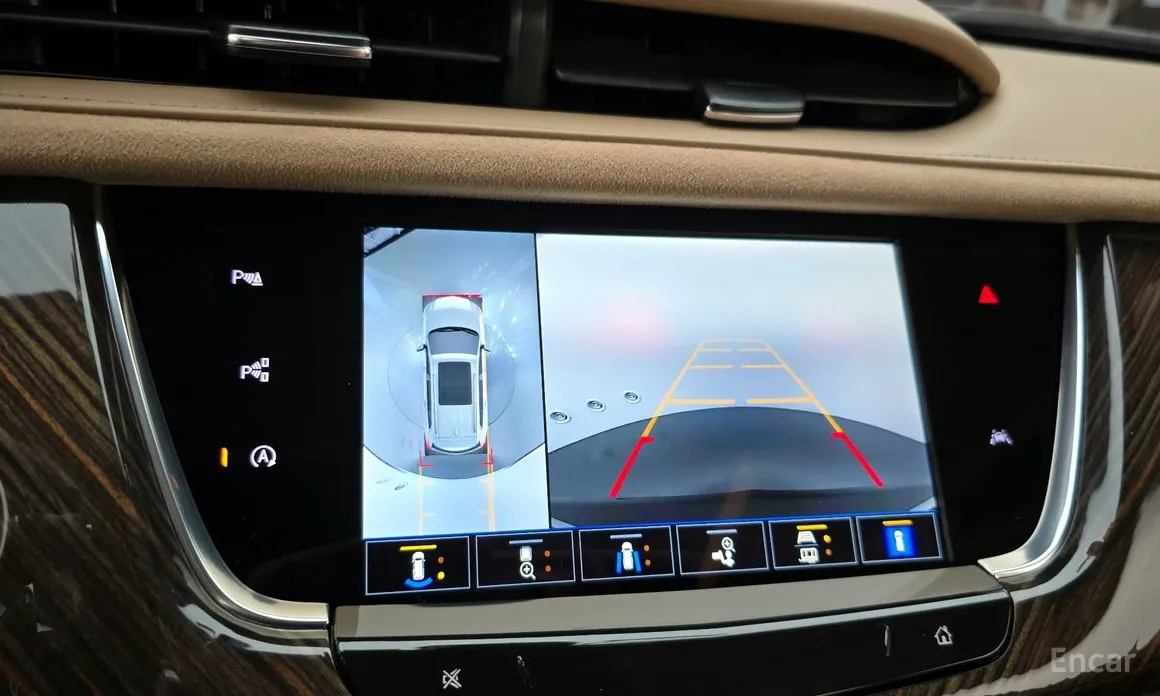 Фото 15 - Cadillac XT6