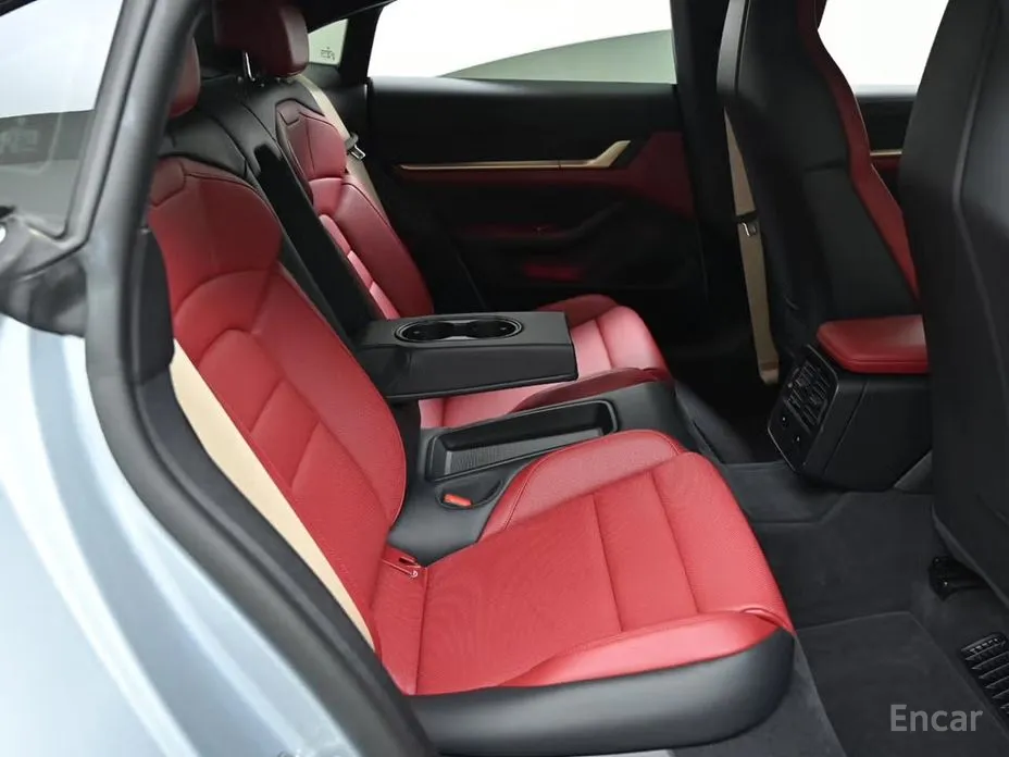 Фото 6 - Porsche Taycan