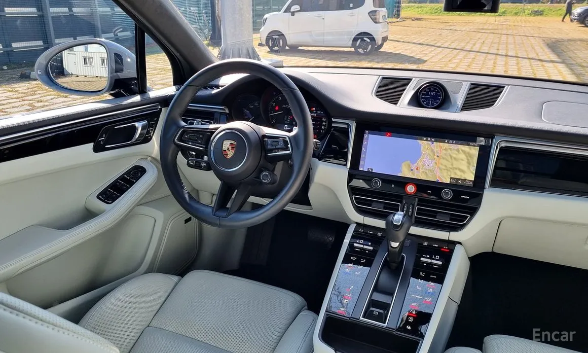 Фото 10 - Porsche Macan