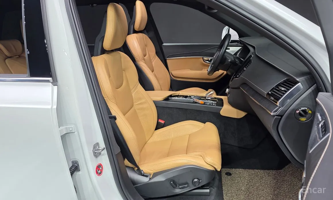 Фото 10 - Volvo XC90