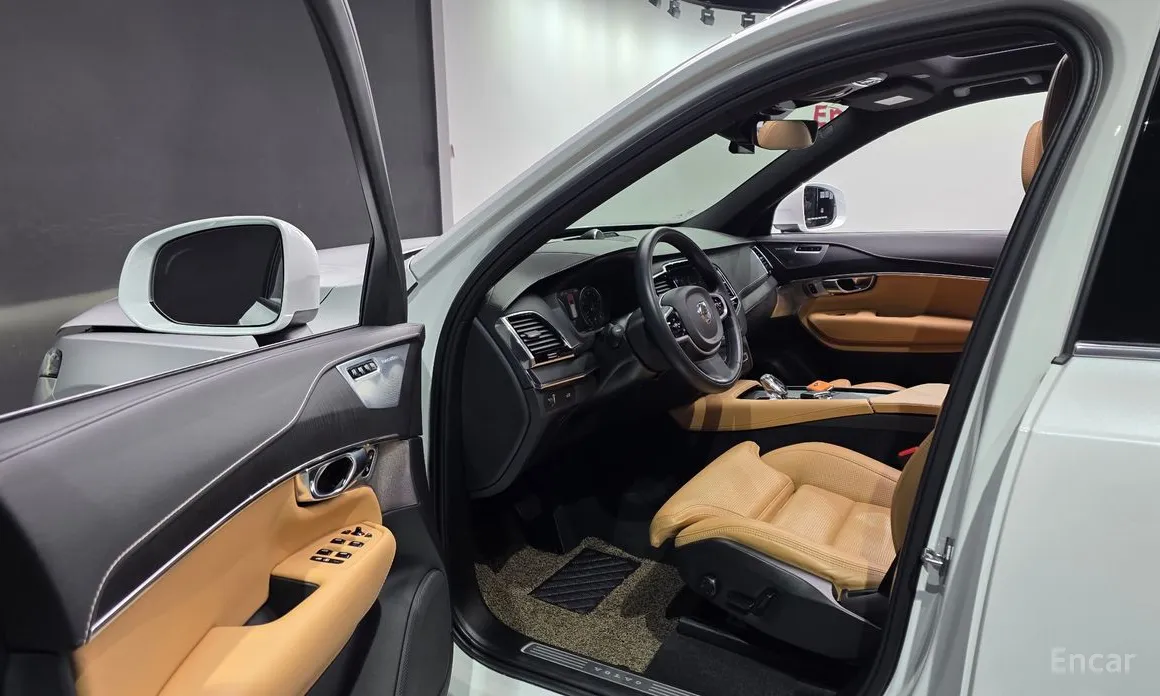 Фото 11 - Volvo XC90