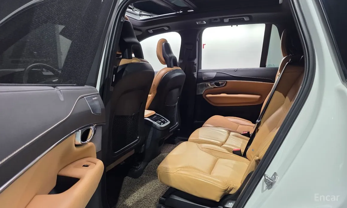 Фото 12 - Volvo XC90