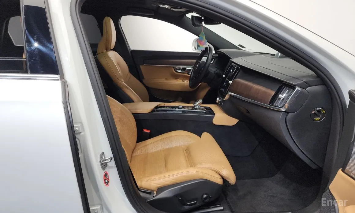 Photo 11 - Volvo S90