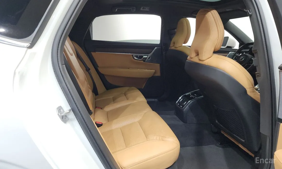 Photo 12 - Volvo S90