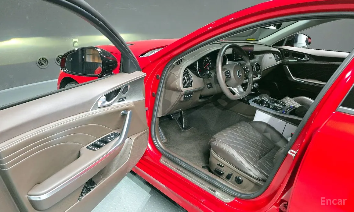 Фото 10 - Kia Stinger