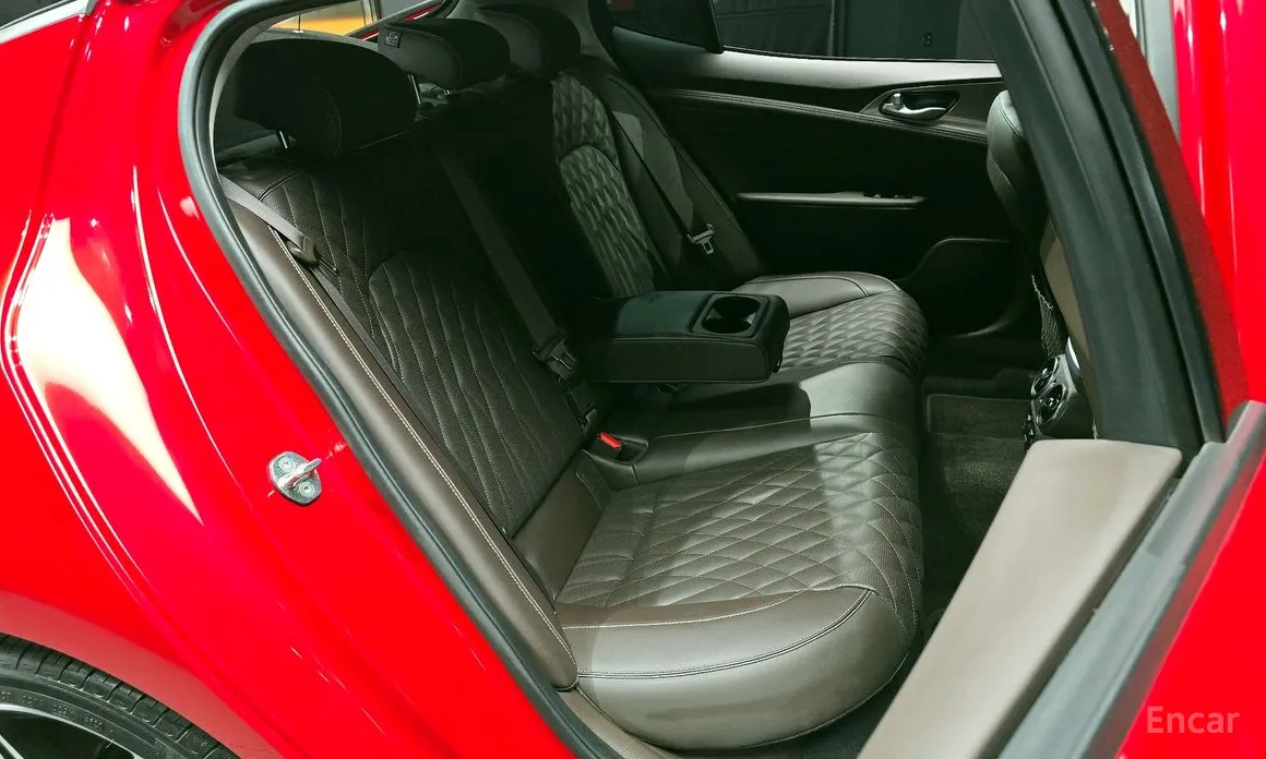 Фото 12 - Kia Stinger