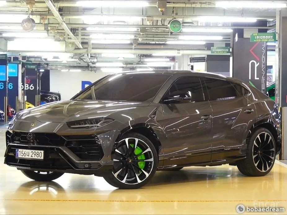 Фото 2 - Lamborghini Urus