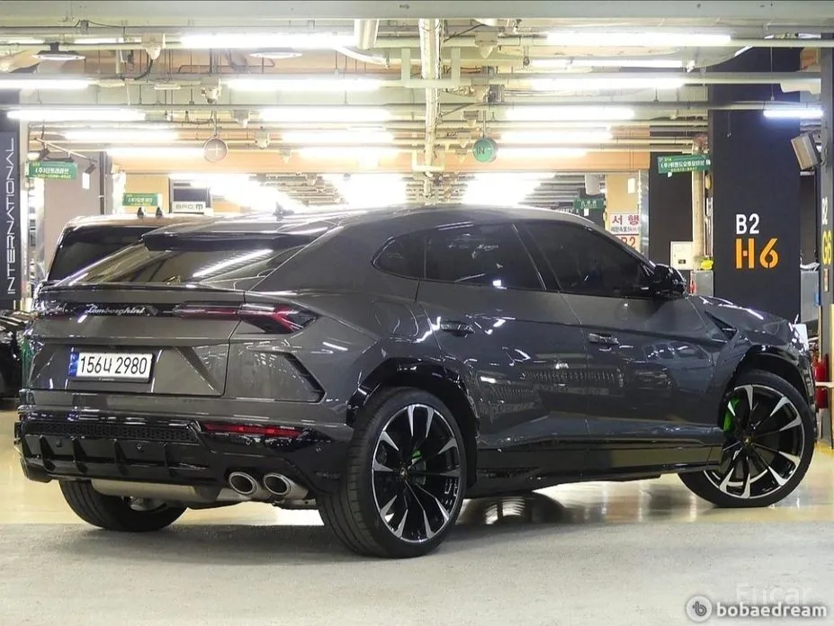 Фото 3 - Lamborghini Urus