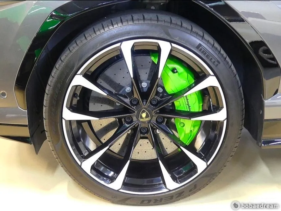 Фото 8 - Lamborghini Urus