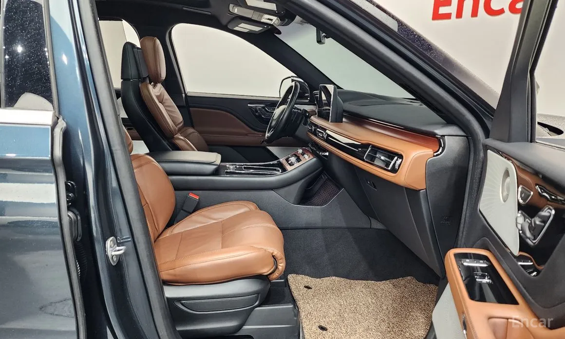 Фото 11 - Lincoln Aviator