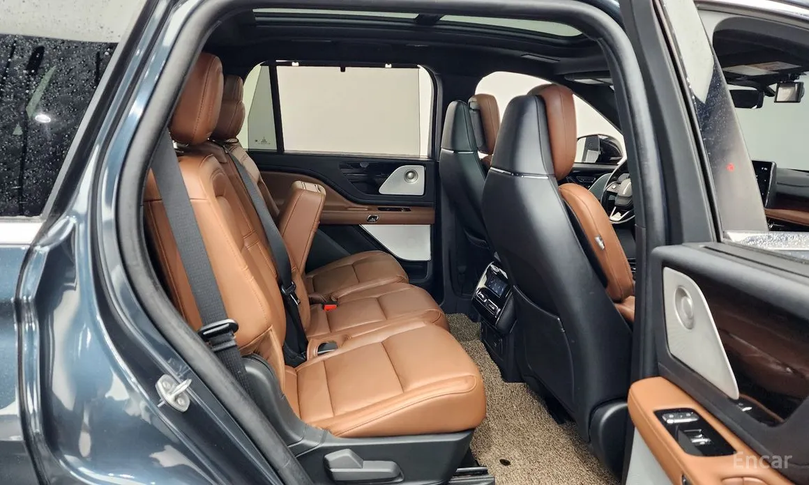 Фото 12 - Lincoln Aviator